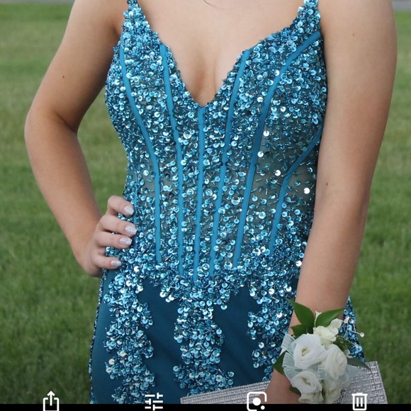 Blue mermaid prom dress ! Beautiful , worn once for prom in 2018 - Picture 3 of 4